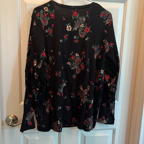 Women’s plus Croft and Barrow classic long sleeve tee - Picture 2 of 6